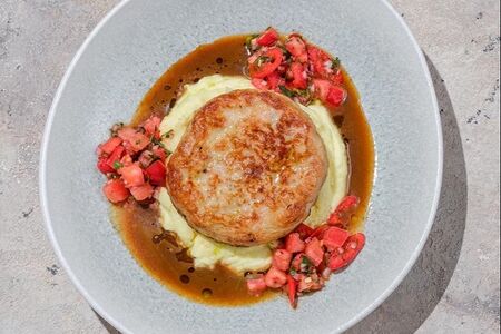 Куриная котлета с соусом демиглас 