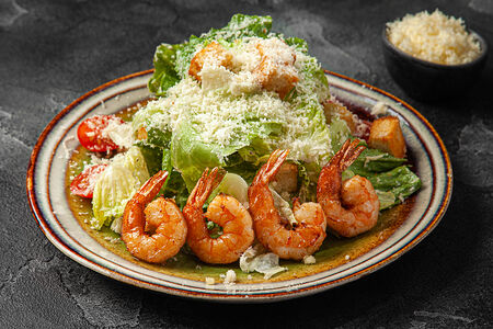 Салат Цезарь с креветками