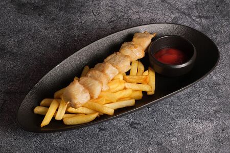 Куриный шашлычок с фри