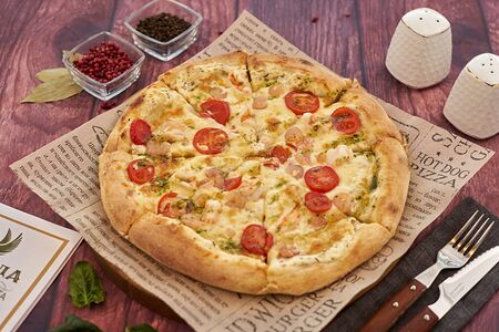 Пицца с креветками