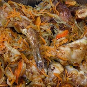 Кролик домашний жаренный с овощами 