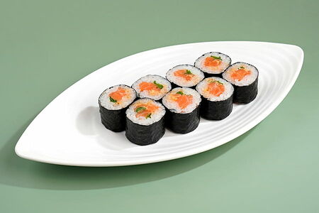 Ролл с острым лососем