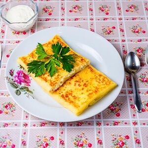 Блин с творогом и изюмом