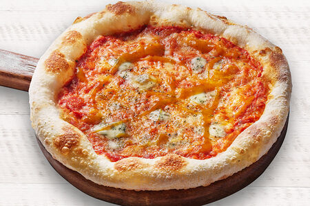 Четыре сыра с манговым чатни неаполитано