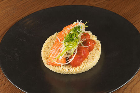 Лосось с кускусом и томатами кимчи