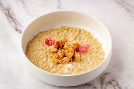 Креветки в сливочном соусе с птитим