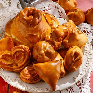 Пирожок с капустой и яйцом