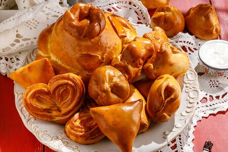 Пирожок с капустой и яйцом