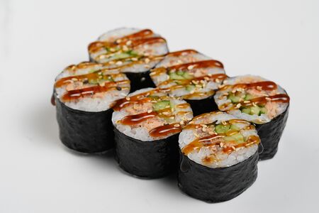 Малый ролл: жареный лосось, огурец, соус унаги №62