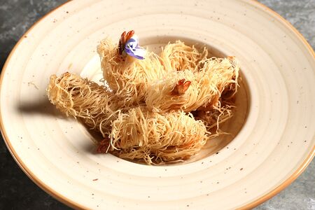 Креветки в тесте катаифи