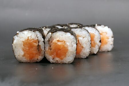 Хосомаки с лососем