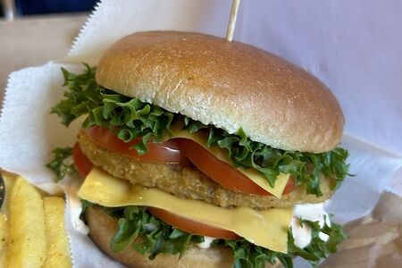 Бургер острый с курицей