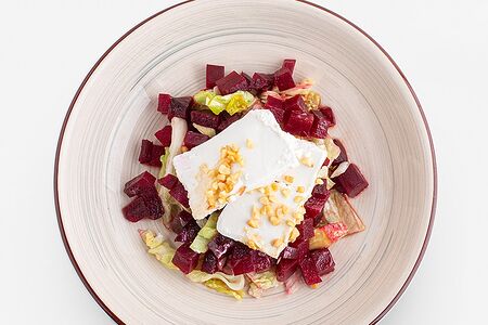 Свекольный салат с сыром "Сиртаки" в медово-горчичной заправке