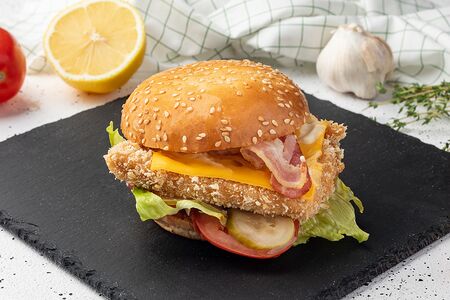 ШницШвайнеБургер