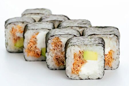 Маки с лососем в терияки и авокадо