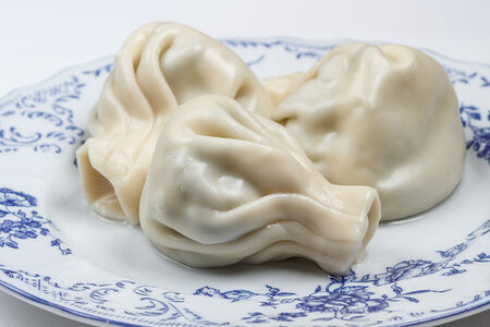 Хинкали со шпинатом и сулугуни