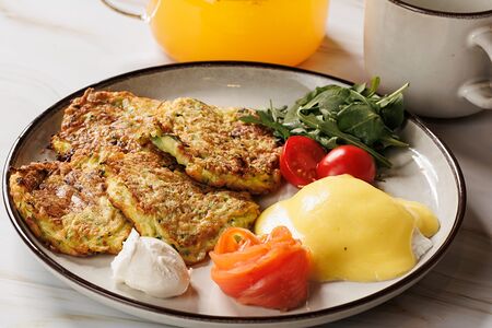 Оладьи из цукини с лососем