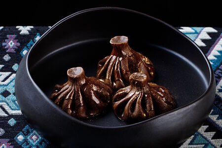 Шоколадные хинкали с манго и нутеллой