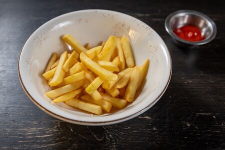 Картофель фри с кетчупом