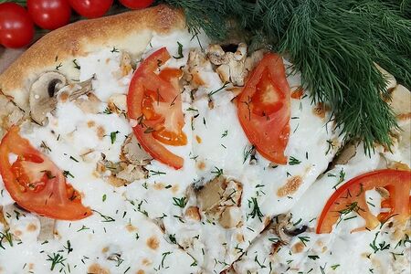 Пицца фирменная с куриным шашлыком