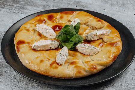Хачапури с картофелем, грузинскими сырами и сливочным кремом