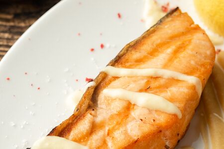 Семга стейк с рисом, шпинат и сливки