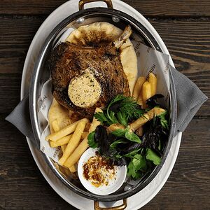 Свиная корейка с картофелем фри