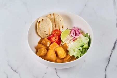 Куриное филе в соусе карри и рисом басмати