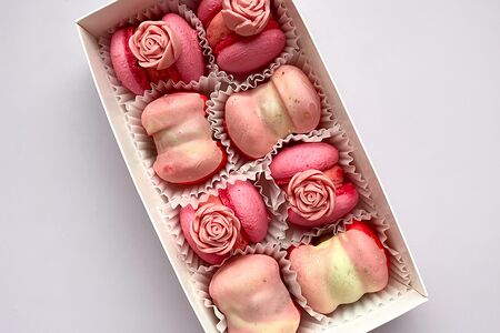 Сладкий подарок из макаронс S