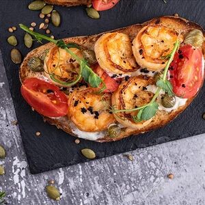 Брускетта с креветками