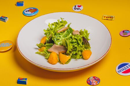 Салат с жареным сулугуни