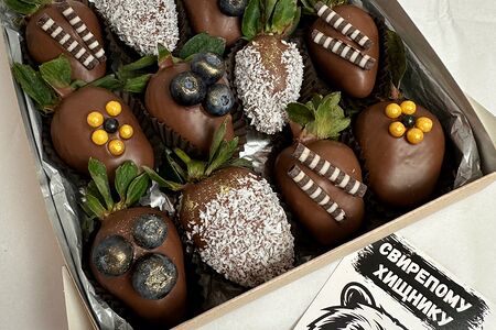 Бокс на 12 клубник в шоколаде