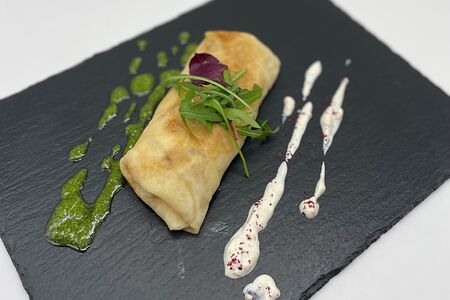 Палачинка с курицей и грибами под сливочным соусом