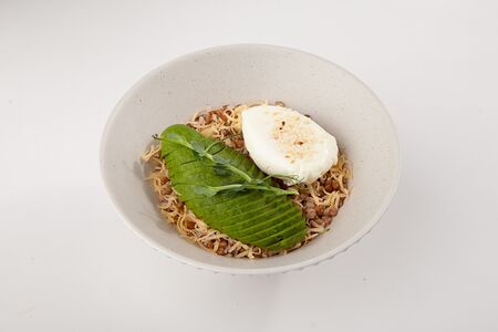 Боул с гречей и авокадо 