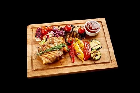 Стейк из cвинoй корейки