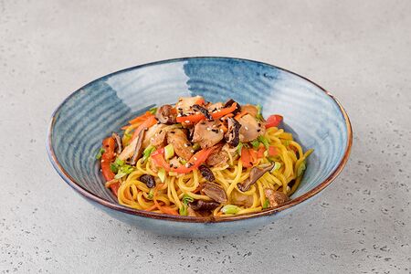 Китайская лапша с курицей