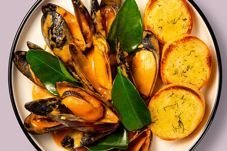 Мидии в соусе Том ям