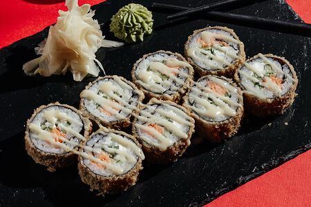 Жаренный Ролл с Лососем