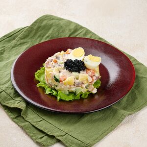 Салат с говядиной и вялеными томатами под соусом Виттело Тоннато