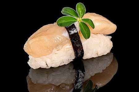 Суши с гребешком