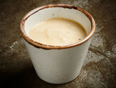 Соус мацони с чесноком и зеленью