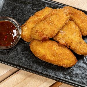 Хрустящие куриные крылья с соусом аджика-барбекю