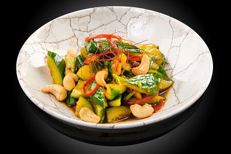 Салат из битых огурцов