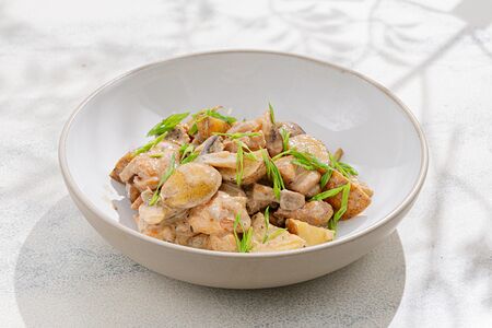 Куриное бедро с грибами и картофелем Стоун