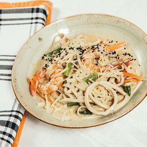 Удон с морепродуктами в сливочном соусе