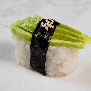 Суши авокадо