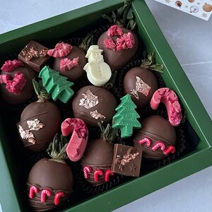 Клубника в бельгийском шоколаде на Новый год 