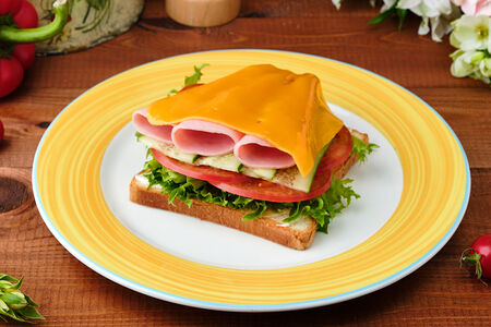 Сэндвич с ветчиной и сыром