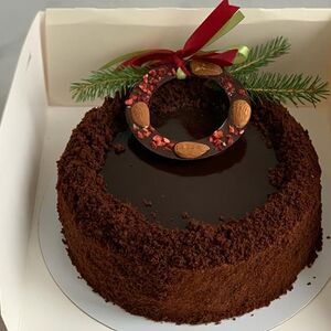 Торт Прага с шоколадным кольцом