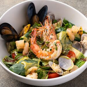 Салат с морепродуктами 